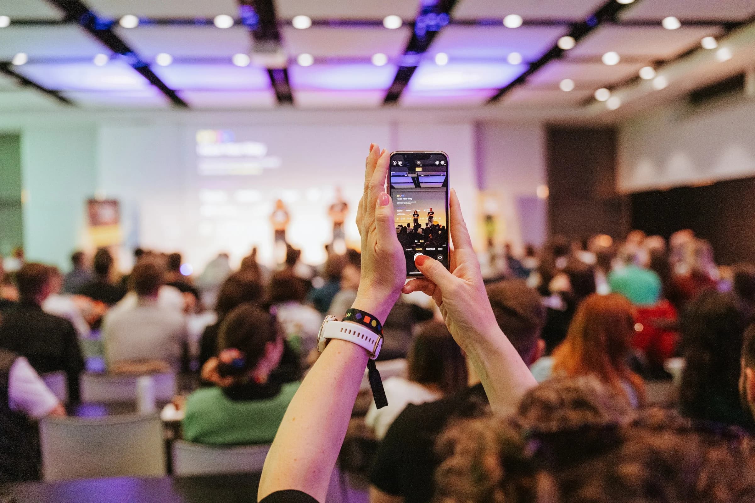 Hack Your Way 2025 - Atmosféra